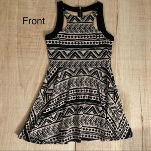 MATERIAL GIRL 👠 Black/Nude Cutout Dress - M